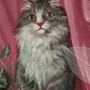 NON UTILIZZATO C 1905 LILAS "Emozione d'amore" Gatto con fiori di lillà Non firmato Maurice BOULANGER Antica cartolina francese
