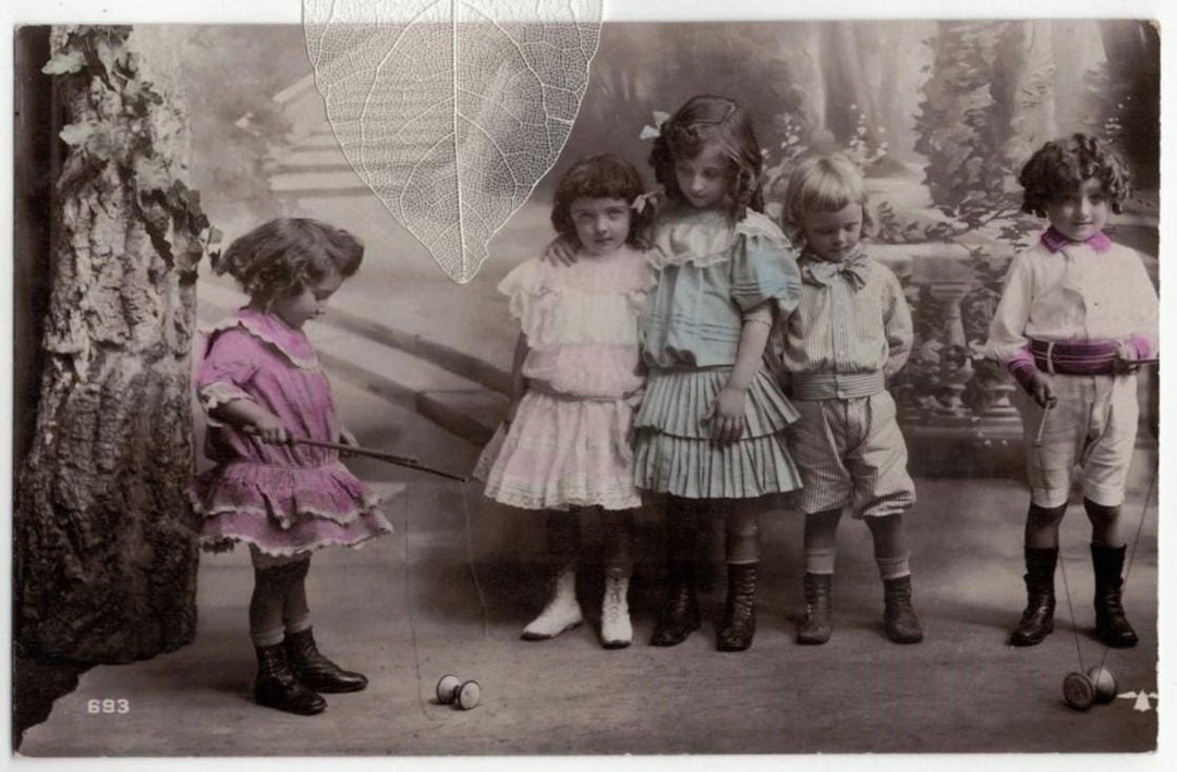 1908 Edwardian CHILDREN Cute Boys & Girls Playing DIABOLO Antique ...