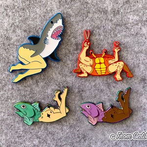 Pin de esmalte arcoíris de sirena, tritón, tiburón, cangrejo y tritón