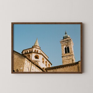 Stampa fotografica su pellicola Italia / Fotografia 35 mm / Architettura italiana / Arte murale di viaggio stampabile / Download digitale / Skyline di Bergamo