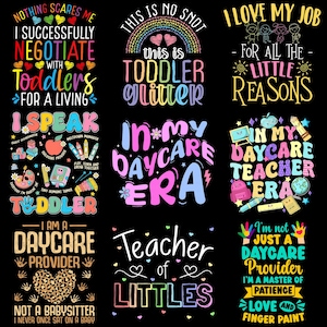 Puede incluir: Una colección de nueve diseños gráficos sobre un fondo negro con tipografía colorida e ilustraciones relacionadas con el cuidado infantil, incluyendo frases como "I successfully negotiate with toddlers" y "In my daycare teacher era."