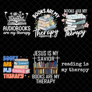Puede incluir: Diseño gráfico negro con el texto "Audiobooks are my therapy" y un libro abierto con acentos florales. Otros diseños incluyen pilas de libros con las frases "Books are my therapy" y "Jesus is my savior".