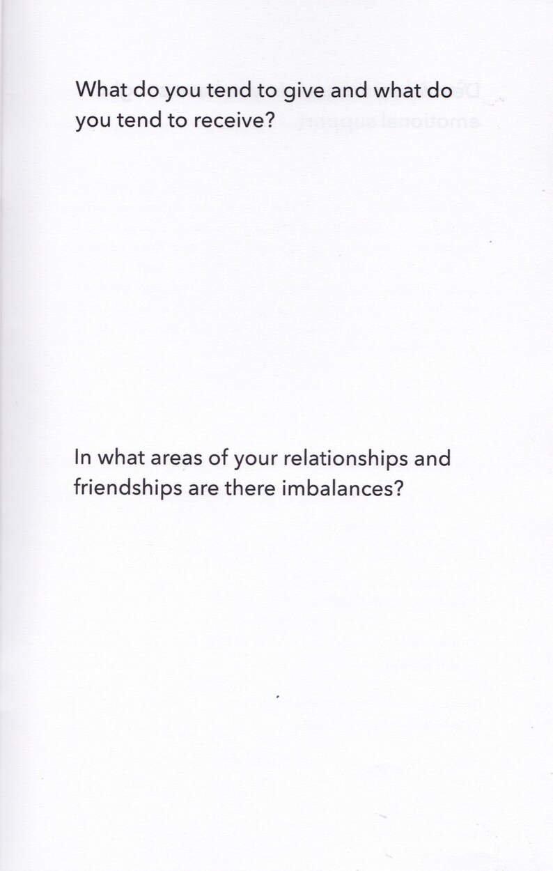 Puede incluir: Una p&aacute;gina de un diario de autoayuda con dos preguntas sobre relaciones y amistades. Las preguntas son: "&iquest;Qu&eacute; tiendes a dar y qu&eacute; tiendes a recibir?" y "&iquest;En qu&eacute; &aacute;reas de tus relaciones y amistades hay desequilibrios?"