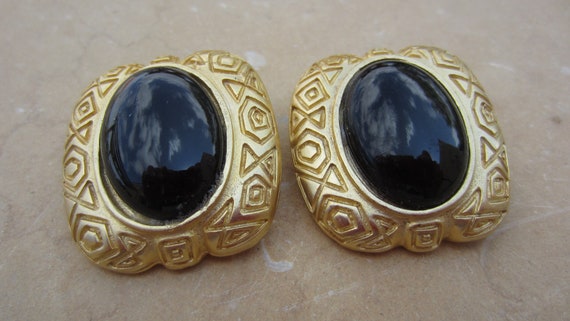 Black and gold costume jewelry discount