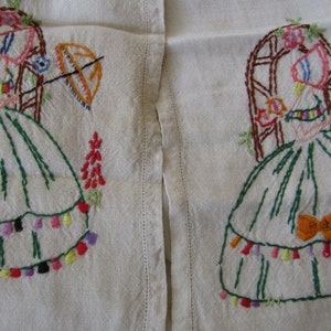 Vintage mano embriodered Lady con parasol Table Runner
