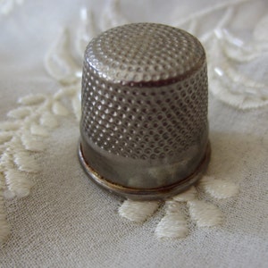 Clover Sashiko Palm Thimble for sewing, quilting, needlepoint, and  embroidery Model #611