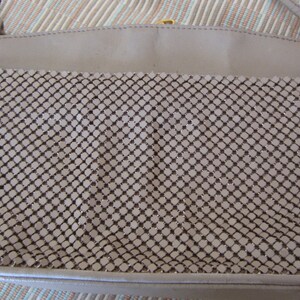 Vintage Tan (Beige) bolso de cuentas bolso de noche bolsillo con correa de hombro Whiting y Davis Hallmark