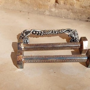 Vintage samling av 3 unika silvermetallknivstöd för bords- och köksdekorationer