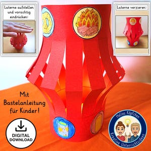 Op de afbeelding: Een rode papieren lantaarn met decoratieve uitsparingen en ronde illustraties. De lantaarn heeft een uitlopende boven- en onderkant, met de tekst "Mit Bastelanleitung für Kinder!" en "DIGITAL DOWNLOAD". De afbeelding bevat ook instructies en een logo.