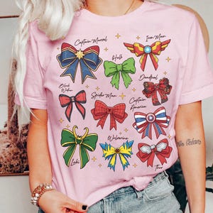 スーパーヒーローにインスパイアされたコケットボウシャツ、スーパーヒーローコケットシャツ、マーベルスーパーヒーローコケットTシャツ、ディズニーマーベルファミリーマッチングシャツ 画像 3