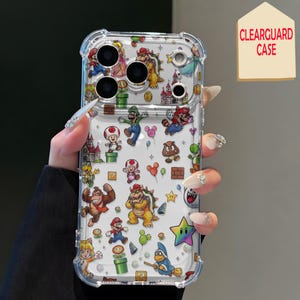 Puede incluir: Una funda de teléfono transparente con un patrón colorido de varios personajes de Super Mario, incluyendo a Mario, Luigi, Bowser, Peach, Toad y Donkey Kong, junto con iconos del juego como estrellas, tuberías y ladrillos. El texto CLEARGUARD CASE es visible.