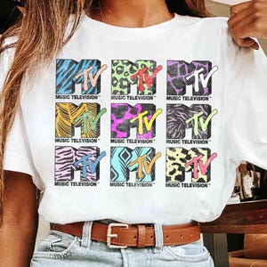 MTV 9 Logos der Neunziger Jahre Comfort Color T-Shirt, Vintage Musik Fernsehen T-Shirt, MTV Logo T-Shirt, Retro 80er & 90er Jahre MTV Wash Familie Passendes T-Shirt
