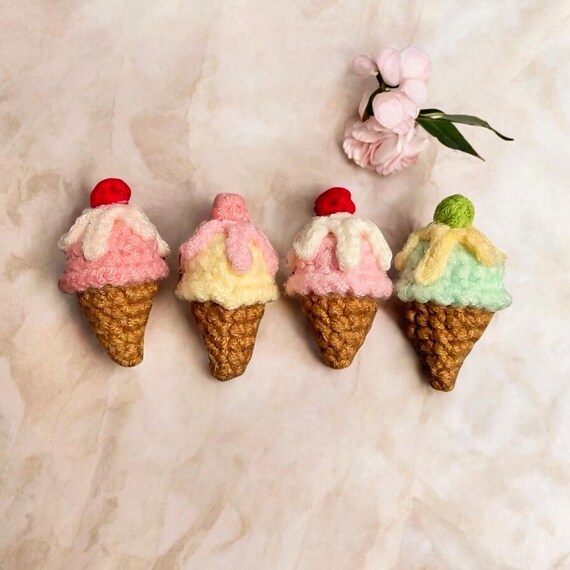 ソフトクリームくんの編みぐるみキーホルダー◎ ソフトクリームくんの編みぐるみキーホルダー◎ ソフトクリーム