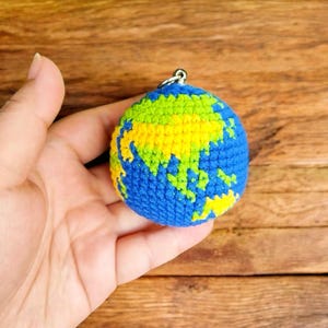Erde Schlüsselanhänger Häkelanleitung, Planet Erde Muster, Amigurumi Globe Schlüsselanhänger Muster, PDF Download, Weltraum Thema Anfänger Anleitung