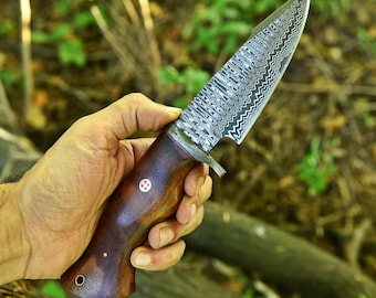 Handmade Damascus Steel Hunting Knife – Rosewood Handle, Leather Sheath, Outdoor Camping Survival.