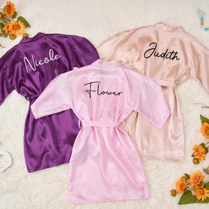 Vestaglia in raso personalizzata per bambini, vestaglie per bambine, abito da damigella d&#39;onore, vestaglia in raso per proposta di matrimonio, mini vestaglia da sposa, regalo per damigella d&#39;onore, bomboniera per festa di compleanno