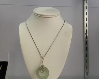 Collar envuelto en alambre de vidrio marino