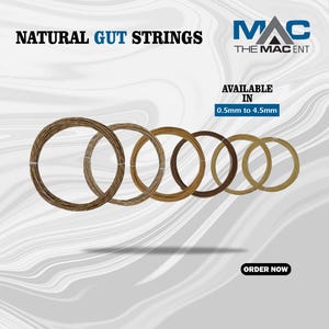 Puede incluir: La imagen presenta seis cuerdas naturales de tripa circulares en tonos marrones y beige. El texto "NATURAL GUT STRINGS" se muestra en la parte superior, con "AVAILABLE IN 0.5mm to 4.5mm" debajo. También es visible el logotipo de "MAC THE MAC ENT".