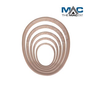 Peut inclure: Un ensemble de six anneaux ovales en bois brun clair, emboîtés les uns dans les autres. Les anneaux sont de tailles différentes, le plus grand étant à l'extérieur et le plus petit au centre. Le logo "MAC THE MAC ENT" est visible en haut à droite.