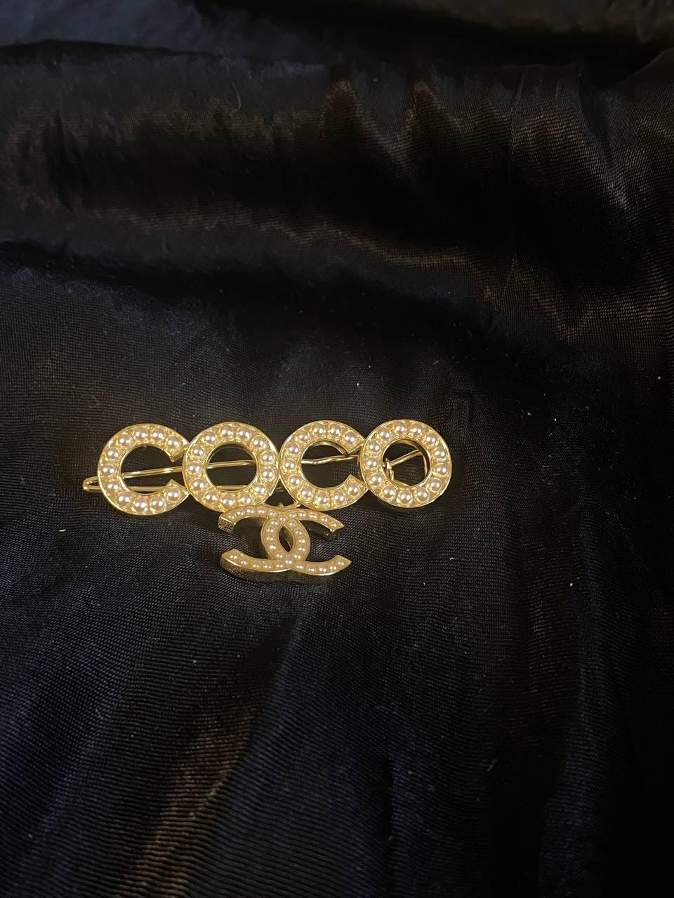 Vintage Authentic Chanel Gold Hair Clip Silver Pearls COCO  display picture 3
