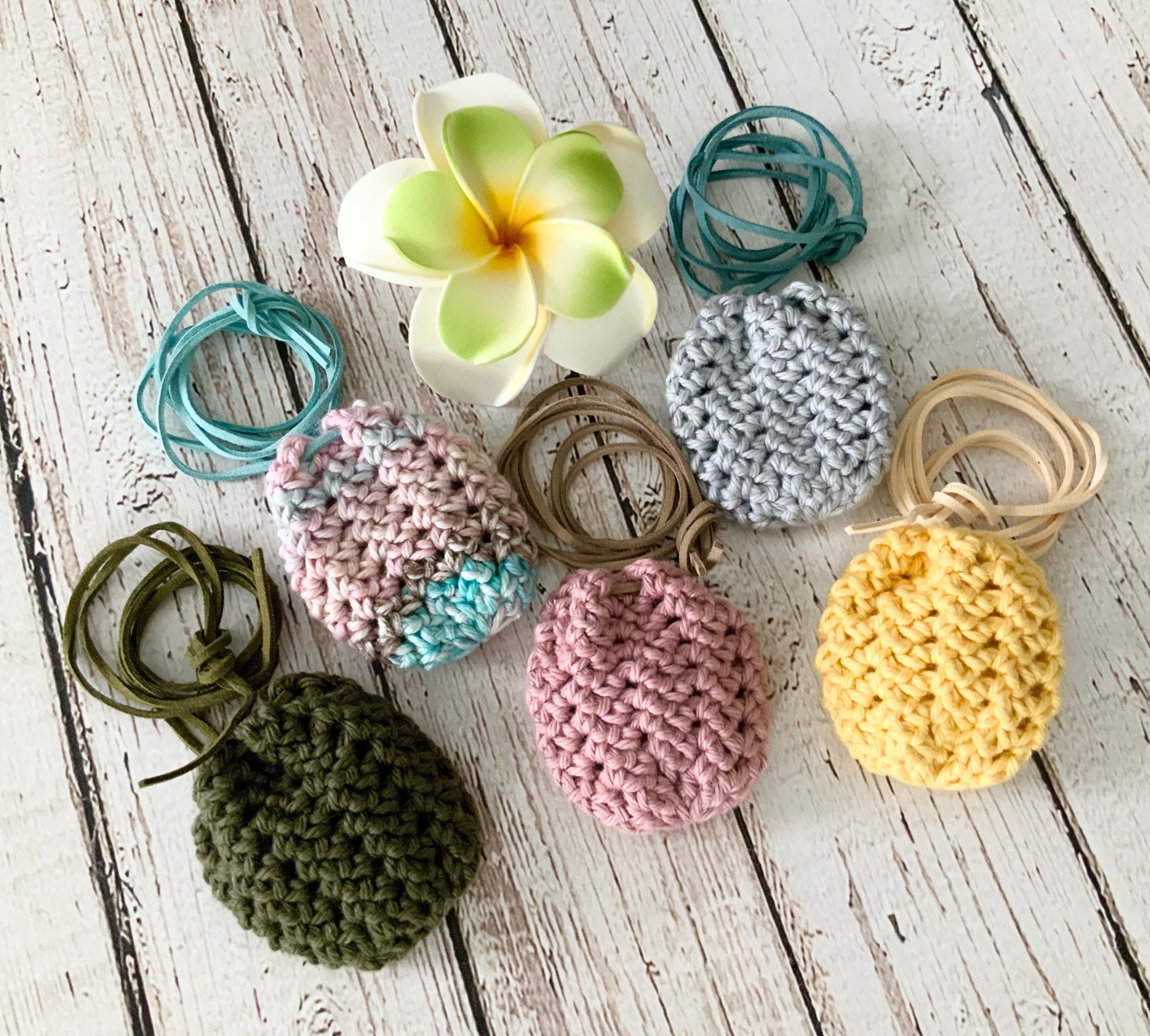28 Dice Bag Crochet Patterns: Unique Drawstring Pouches for Gamers and Fantasy Fans 20 Jasmine's Gem & Dice Bag Necklace Crochet