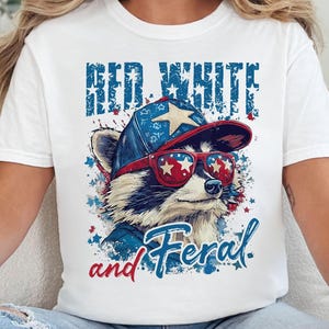 Rot, weiß und wildes Waschbär-T-Shirt - Lustiges 4. Juli Komfortfarben-Shirt