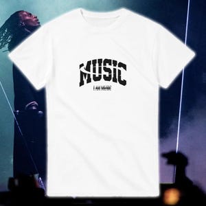 Camiseta Playboi Carti - Soy Música. Mercancía de estilo universitario para fans de Opium. Camisetas con gráficos únicos para amantes de la música.
