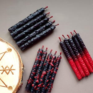 Ritual and spell-kaarsen, magisch ritueel kenmerk, zwarte rituele kaarsen, rode kaars, intentiekaars, kleine bijenwaskaarsen, heksenkaarsen