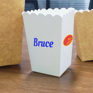 Caja de palomitas con nombre personalizado, cubo reutilizable, recipiente para palomitas, recuerdos para una noche familiar de palomitas, vasos clásicos para palomitas para niños