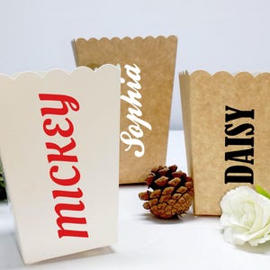 Contenedores para fiestas de palomitas de maíz, recipiente para palomitas con nombre personalizado, soporte para palomitas de maíz para noche familiar, cubos de papel para palomitas de maíz, caja para palomitas de maíz para recuerdos de fiesta