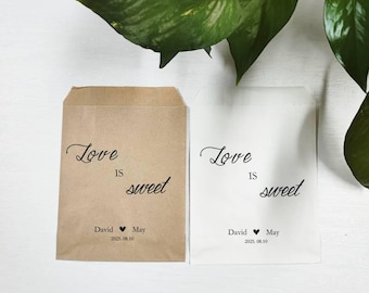 Gepersonaliseerde traktatiezakjes voor bruiloft: Love Is Sweet Bedankzakjes