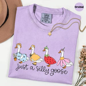 Comfort Colors® Silly Goose On The Loose Shirt, Goose T-Shirt, Silly Goose Shirts, Funny Graphic Shirt, Cute Goose Shirt, Easter Shirt,Goose imagen 7