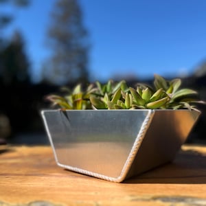 Aluminum flower/succulent pot