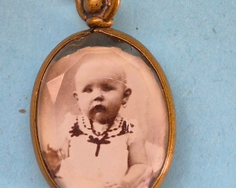 Antique Faced Glass photo Locket pendant