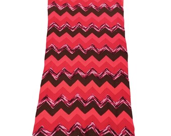 Manta tejida a mano a crochet, diseño en zigzag, roja, rosa y marrón, 38 x 76 pulgadas