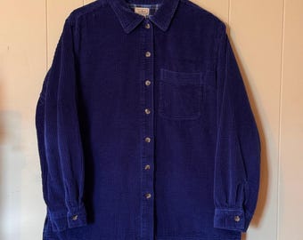 Jaqueta camisa LL Bean masculina tamanho médio, azul marinho, em veludo cotelê com forro de flanela e botões, estilo vintage.