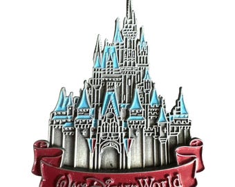 Disney World Cinderella Castle Pin Official Pin Trading 2004 Collectible