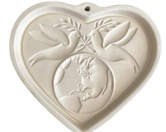 Ornamento de cerâmica Pampered Chef Peace On Earth Heart 2002 Family Heritage