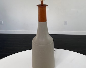 Mid century modern Gordon & Jane Martz | Marshall Studios ceramic walnut lamp