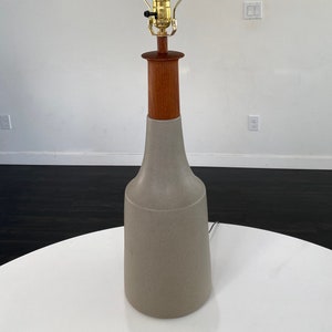 Mid century modern Gordon & Jane Martz | Marshall Studios ceramic walnut lamp