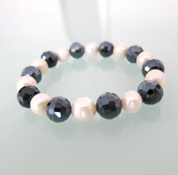 Items similar to Pearls BraceletFreshwater Pearls Bracelet..Stretch