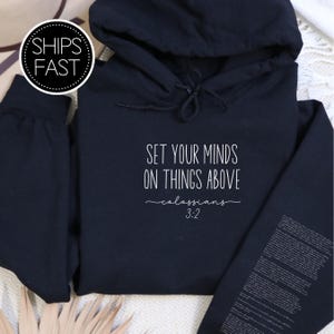 Kolosser 3: 2 Zurück in die Schule Geschenk für Sie oder Ihn Christlicher Hoodie Benutzerdefinierte Bibel-Vers-Hülle Setzen Sie Ihre Köpfe Personalisierte Geschenkidee