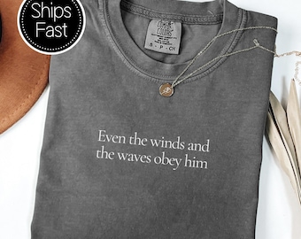 Mark 4: 41 Christliches Shirt Comfort Colors® Bibel Vers T-Shirt Unisex Glaube basierend Jesus Shirt Religiöses Geschenk Winde und Wellen gehorchen ihm