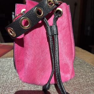 Pink Bucket Bag aus Rindsleder, Designer-Handtasche für Frauen, Luxus-Schultertasche, trendige Crossbody-Geldbeutel, modische Lederriementasche