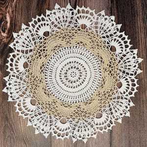 Tapete de crochet con encaje: regalo hecho a mano, decoración vintage para el hogar y la mesa