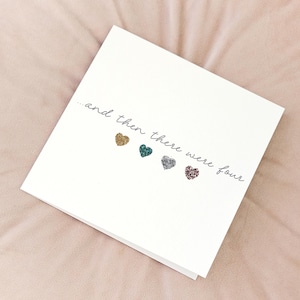 Liquidation - Carte pour bébé faite main avec quatre coeurs délicats scintillants écologiques, carte de grossesse pour amie spéciale pour faire-part de 2ème bébé