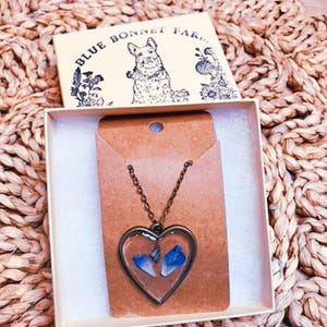 Heart Flower Pendant Necklace, Wildflower Necklace, Real Flower Petals, Flower Farm, Pressed Flowers, Handmade Unique Gift for Her