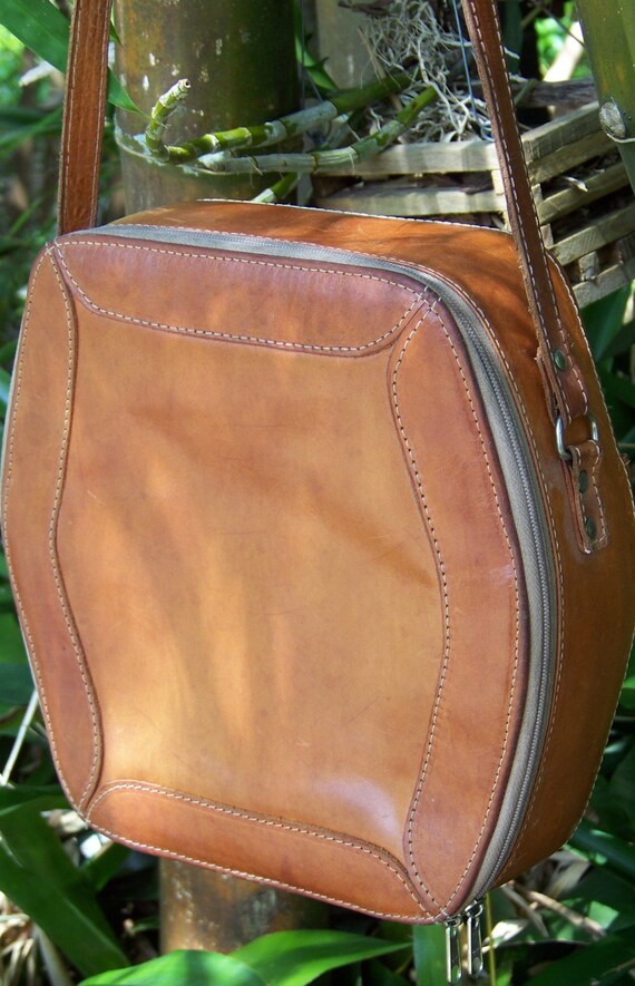 Items similar to Vintage Leather Bag on Etsy