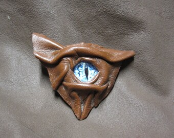 Grichels leather pin/tie tack/brooch - rusty brown with blue slit pupil nova eye