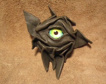 Grichel leather magnet - olive green with sunlit lagoon eye